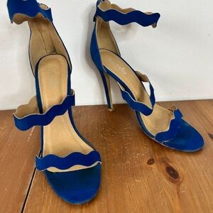 Chic Blue Wavy Strap Heels
